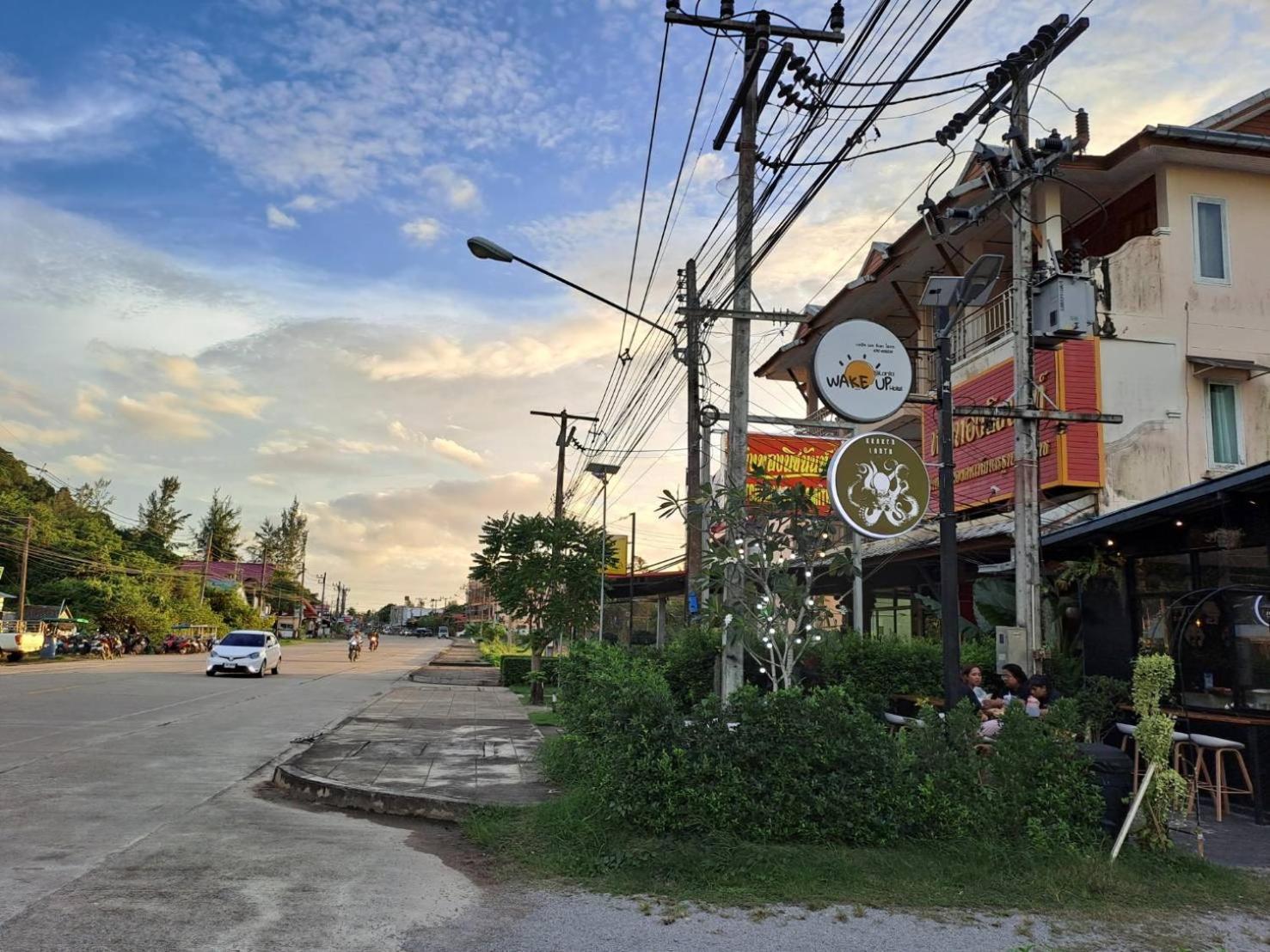Wake Up @Lanta Hotel : Cafe Koh Lanta Exterior foto