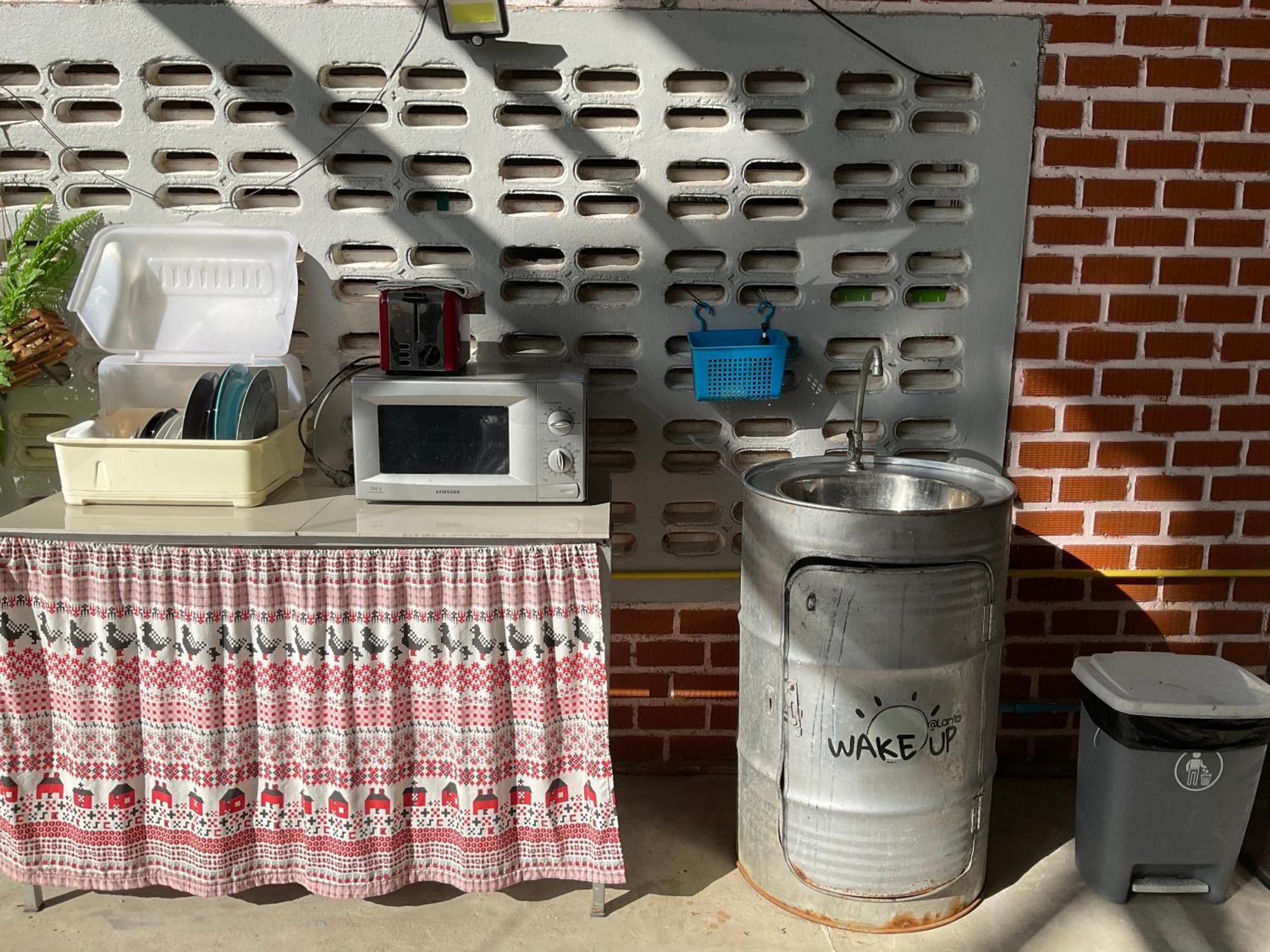 Wake Up @Lanta Hotel : Cafe Koh Lanta Exterior foto