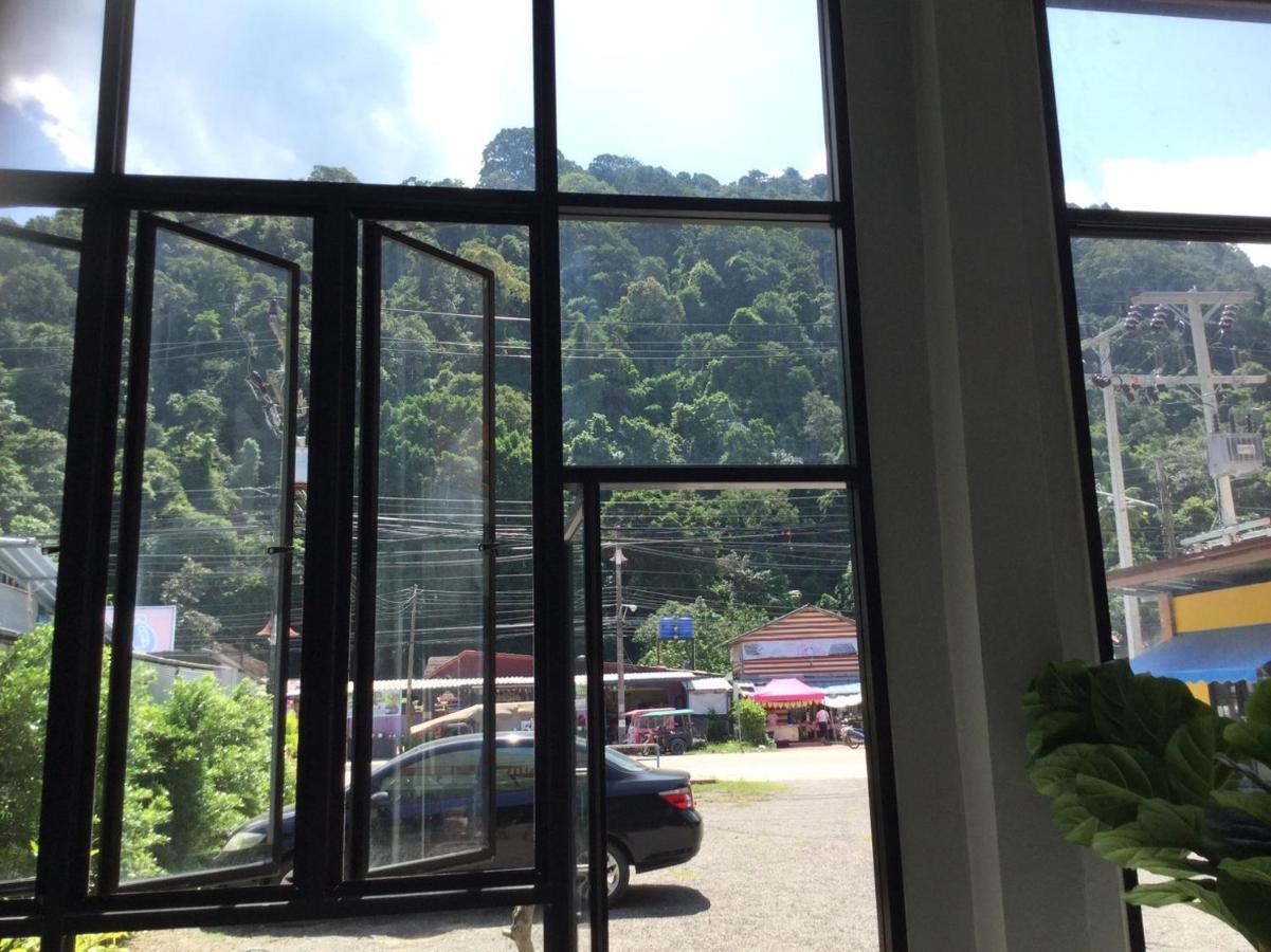 Wake Up @Lanta Hotel : Cafe Koh Lanta Exterior foto